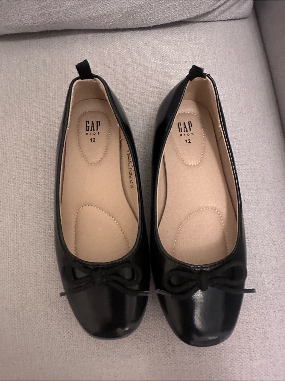 GAP Black Patent Girls' Ballet Flats with Bow - never worn!